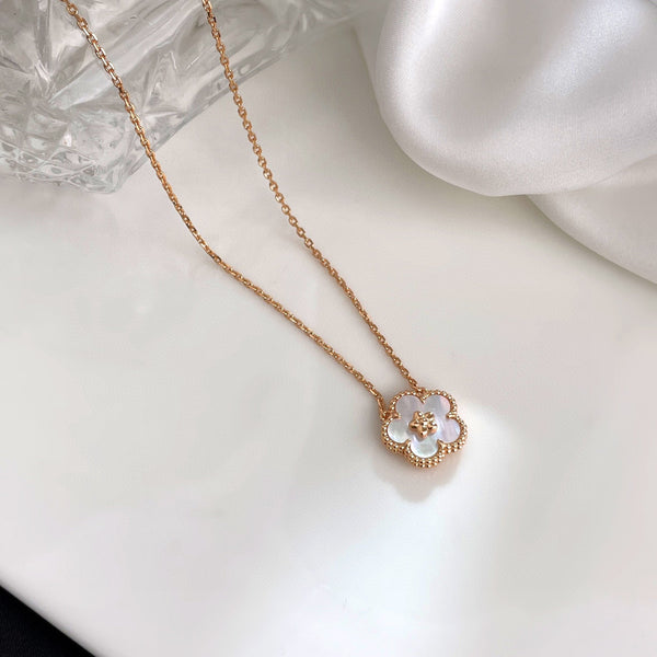 ˇ輝くジュエリーˇラッキーホワイトモッププラムブロッサムネックレス