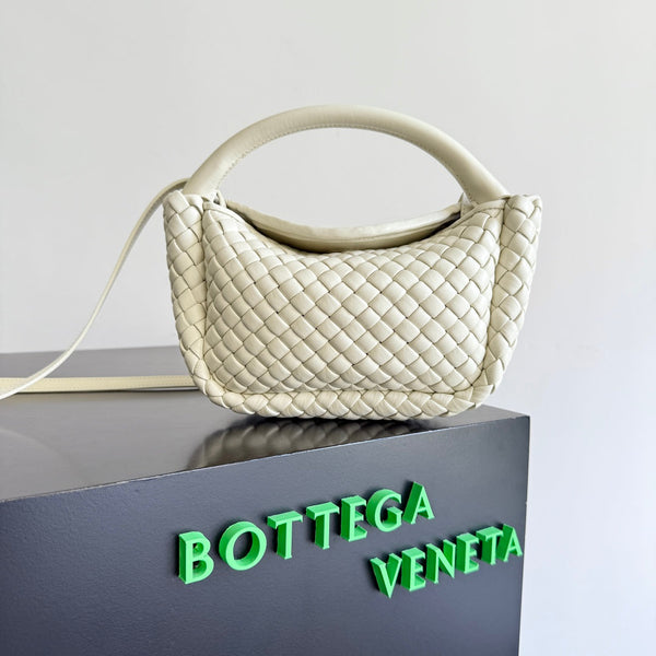 BOTTEGA VENETA 25S COBBLE TOP HANDLE BAG 23 IN IVORY CALFSKIN